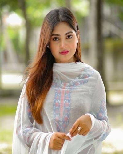 Liza Escorts Kolkata