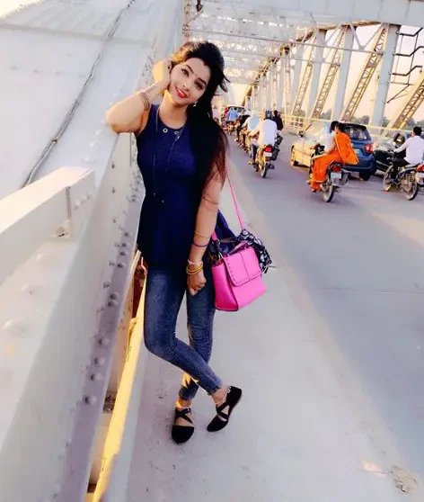 Radhika independent call girl