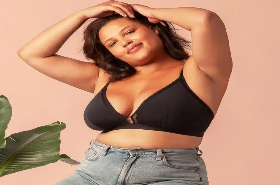 Call Girl confident in bed